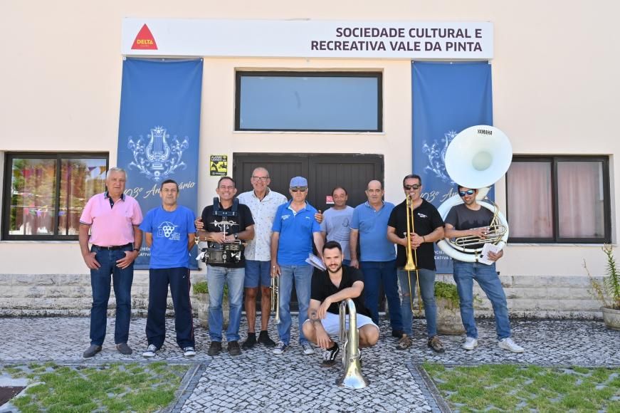 Arruada pelos Titus Brass Brand e missa seguida de romaria ao cemit&eacute;rio em homenagem aos valedapinteses falecidos