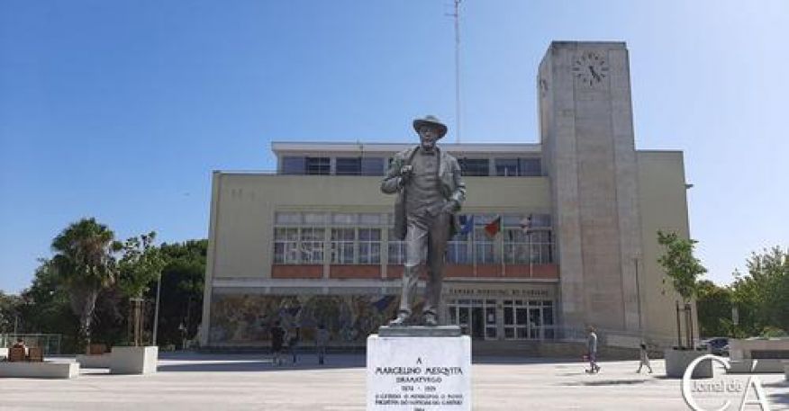 Est&aacute;tua do Marcelino Mesquita volta ao local original